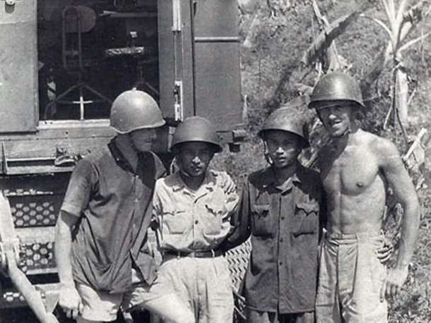 Советские специалисты во Вьетнаме во время войны сопротивления против Америки