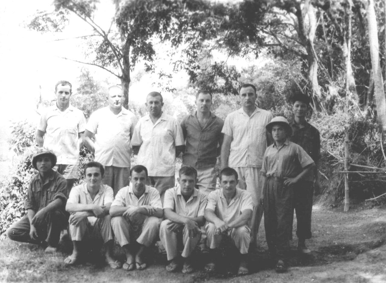 Советские специалисты во Вьетнаме во время войны сопротивления против Америки